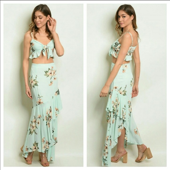 Dresses & Skirts - Floral crop top maxi skirt set